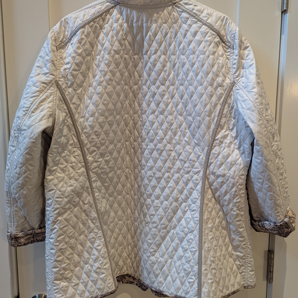 Quilted Jacket with Zip Closure - Picture 7 of 7